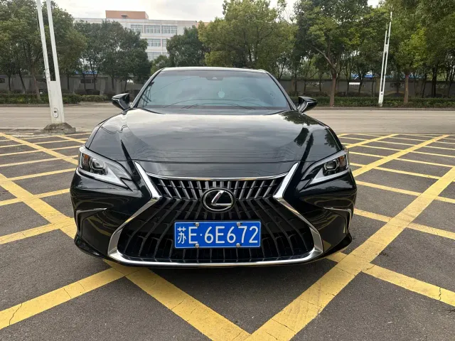 Lexus ES — Фото автомобиля 2