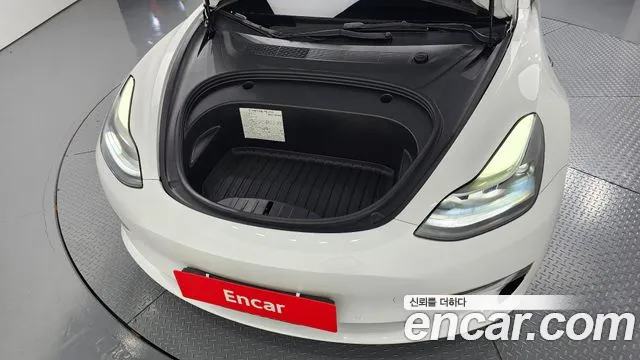 Tesla Model 3 — Фото автомобиля 5