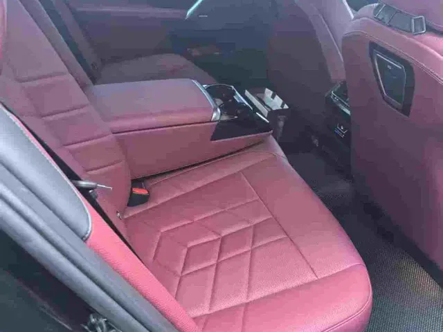 BMW 5 Series — Фото автомобиля 3