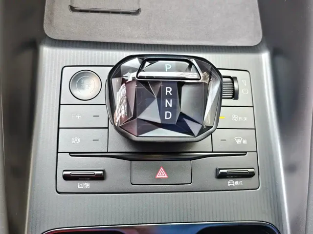 BYD Song L EV — Фото автомобиля 14