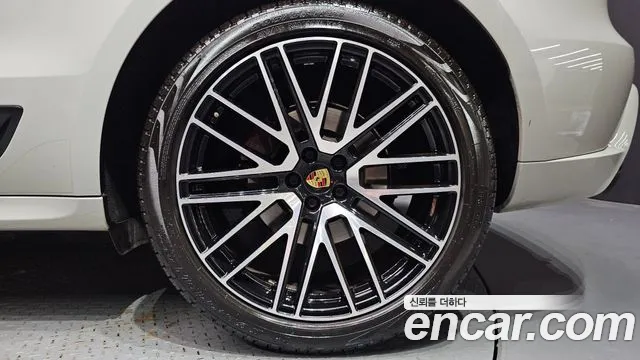 Porsche Macan — Фото автомобиля 6