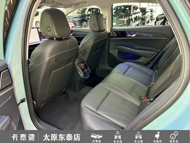 Volkswagen Passat — Фото автомобиля 18
