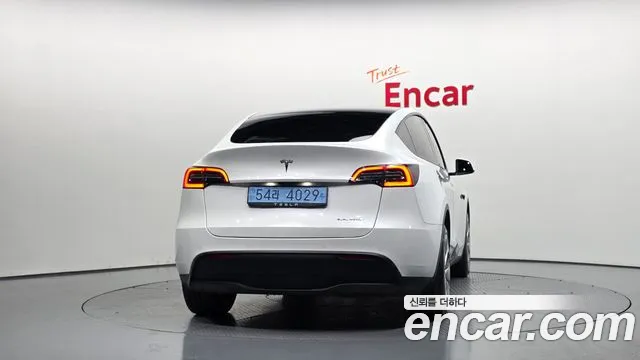 Tesla Model Y — Фото автомобиля 4