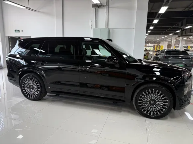 ZEEKR Zeekr 9X 2025 model Ultra Edition 70kWh — Фото автомобиля 4