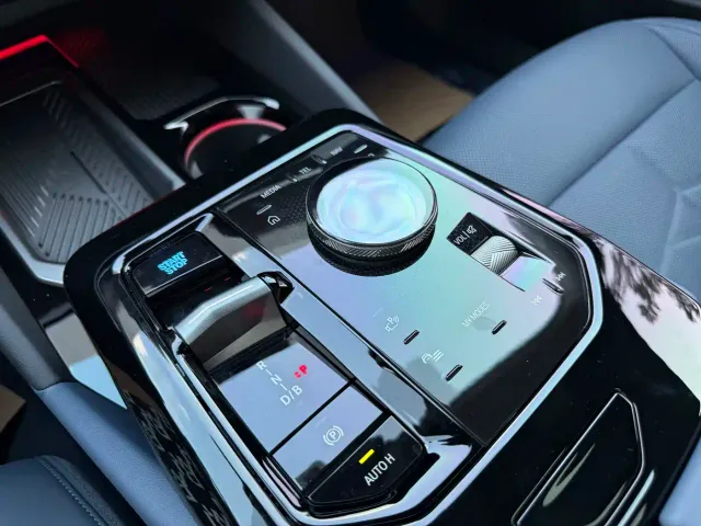 BMW i5 — Фото автомобиля 16