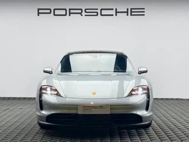 Porsche Taycan — Фото автомобиля 2