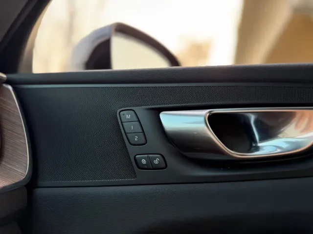Volvo XC60 — Фото автомобиля 18