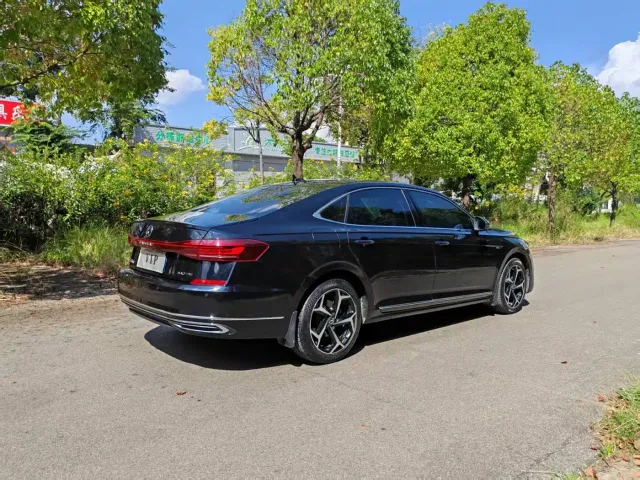 Volkswagen Passat — Фото автомобиля 6