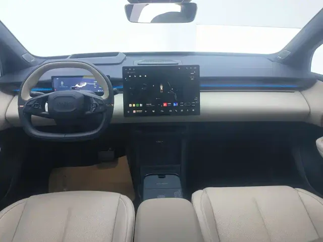 Lynk & Co Z20 — Фото автомобиля 12