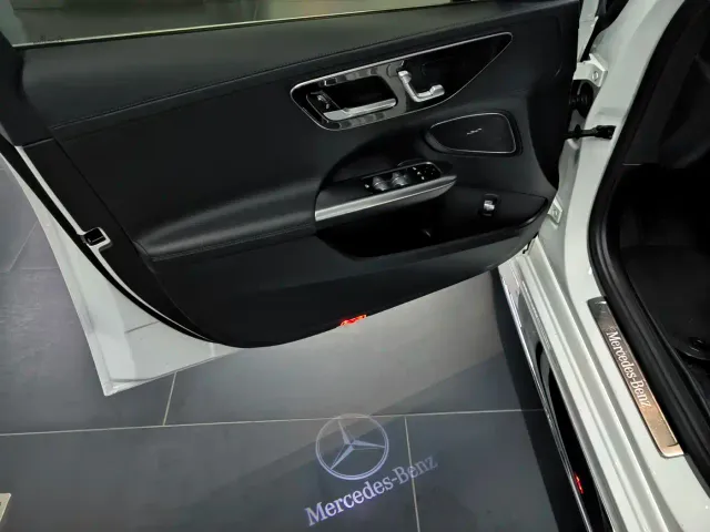 Mercedes-Benz C-Class — Фото автомобиля 7