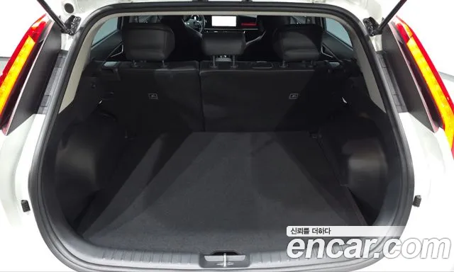 Kia Niro — Фото автомобиля 23
