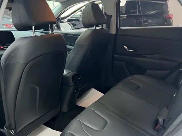 Hyundai Elantra — Фото автомобиля 16
