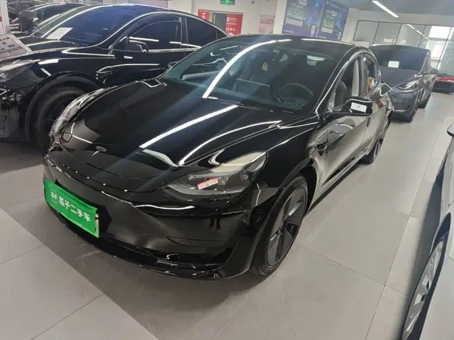 Фотография автомобиля — Tesla Model 3