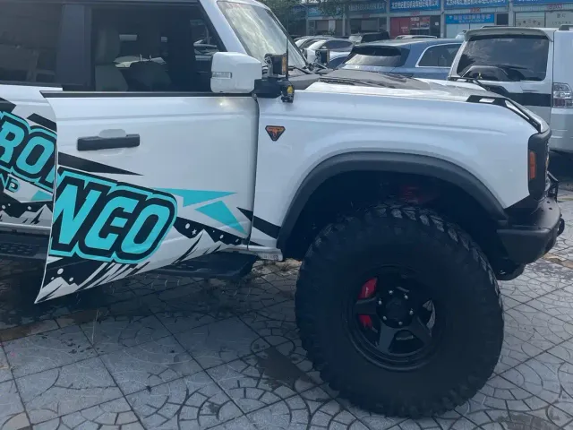 Ford Bronco — Фото автомобиля 29