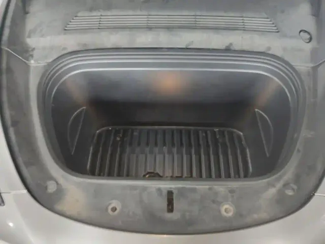 Tesla Model Y — Фото автомобиля 19