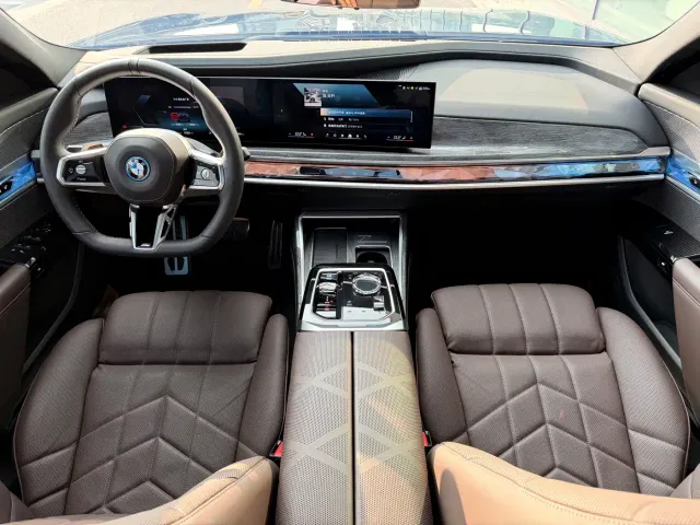 BMW i7 — Фото автомобиля 15