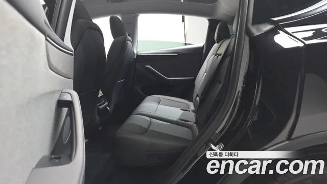 Tesla Model Y — Фото автомобиля 11