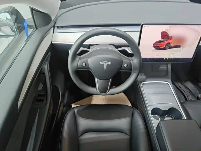 Tesla Model Y — Фото автомобиля 6