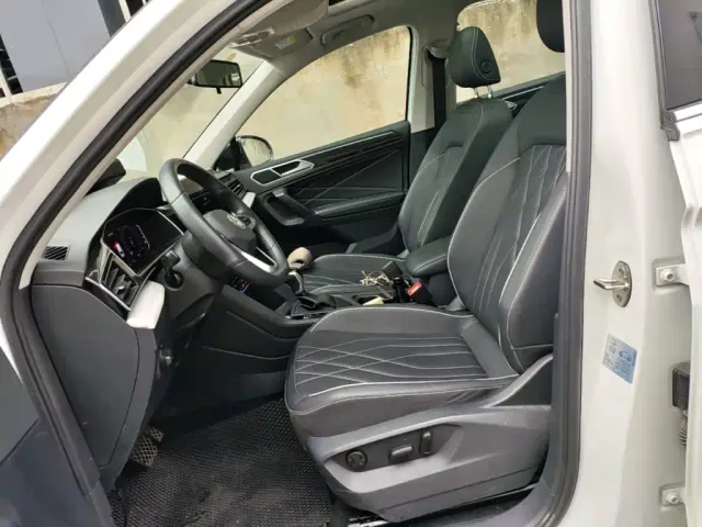 Volkswagen Tiguan L — Фото автомобиля 14