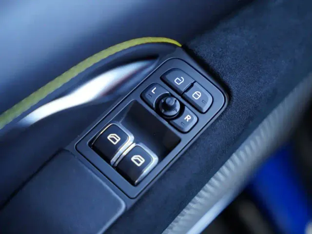 Lotus Emira — Фото автомобиля 25