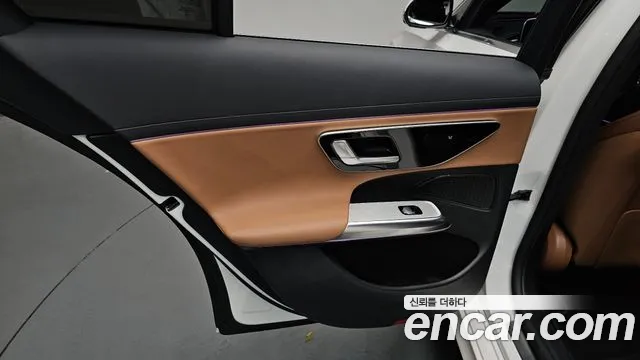 Mercedes-Benz E-Class — Фото автомобиля 21
