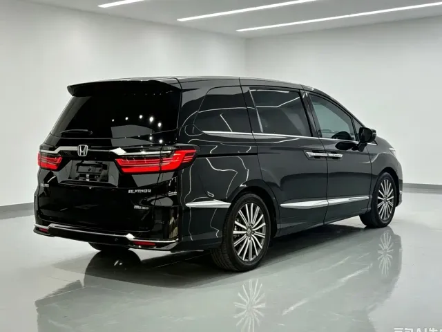 Honda Elysion — Фото автомобиля 7