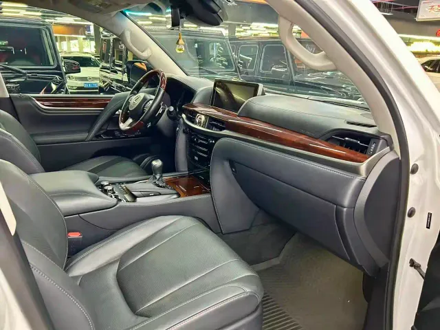 Lexus LX — Фото автомобиля 8