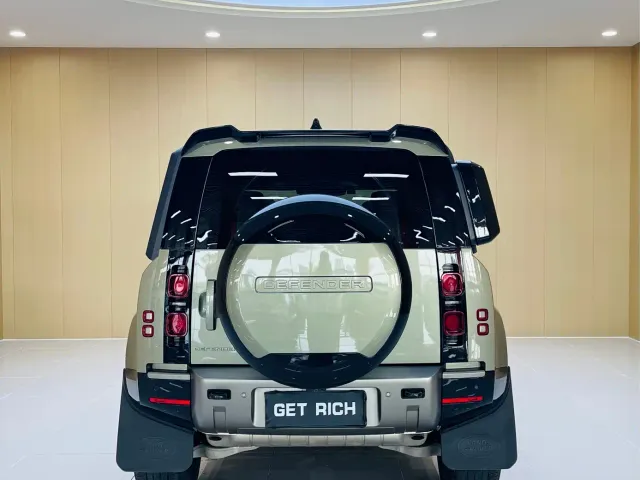 Land Rover Defender — Фото автомобиля 8