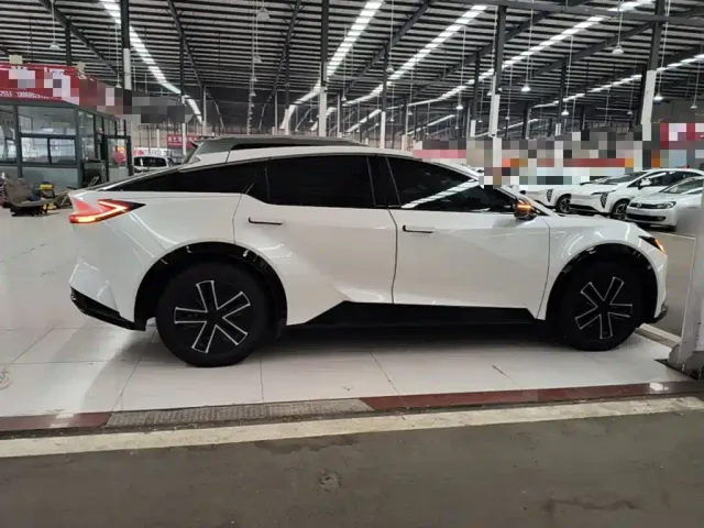 Toyota bZ5 — Фото автомобиля 3