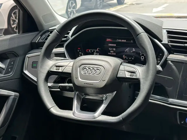 Audi Q3 — Фото автомобиля 11