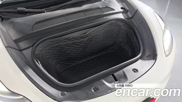 Tesla Model Y — Фото автомобиля 4
