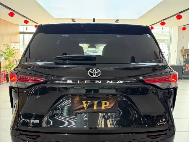 Toyota Sienna — Фото автомобиля 5