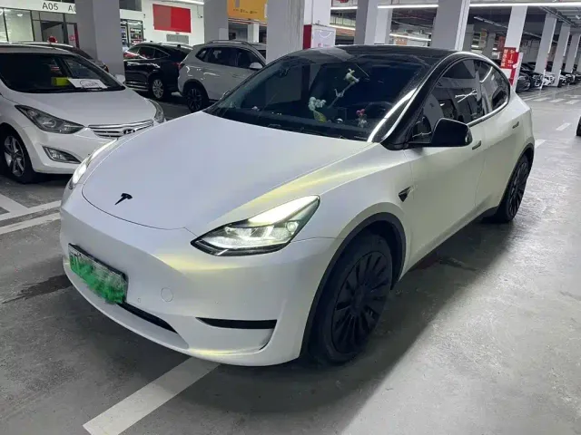 Фотография автомобиля — Tesla Model Y