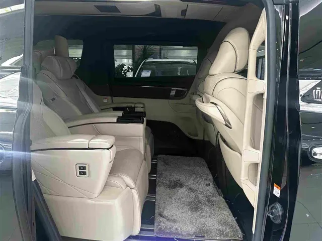 Toyota Vellfire — Фото автомобиля 15