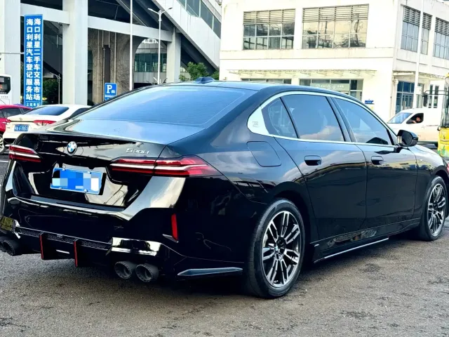 BMW 5 Series — Фото автомобиля 6