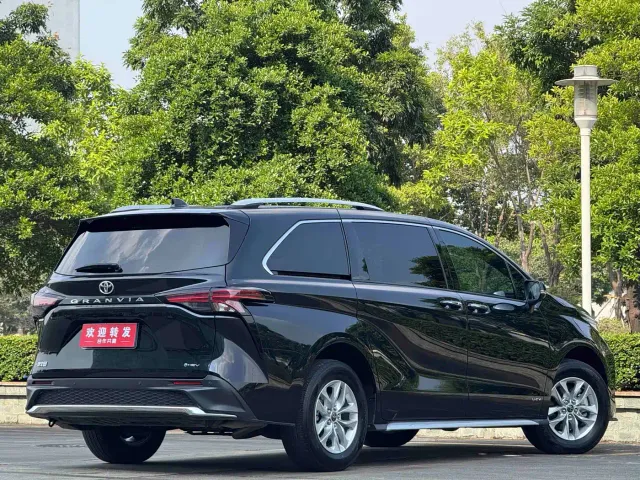 Toyota Granvia — Фото автомобиля 4