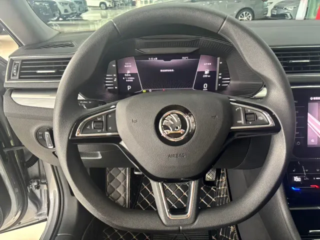 Skoda Superb — Фото автомобиля 5