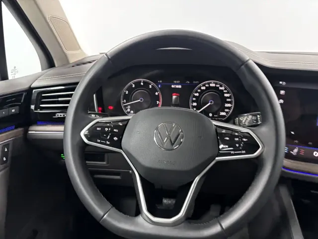 Volkswagen Touareg — Фото автомобиля 13