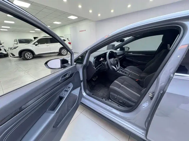 Volkswagen Golf — Фото автомобиля 15