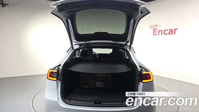 Tesla Model Y — Фото автомобиля 24