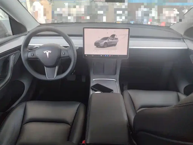 Tesla Model Y — Фото автомобиля 5