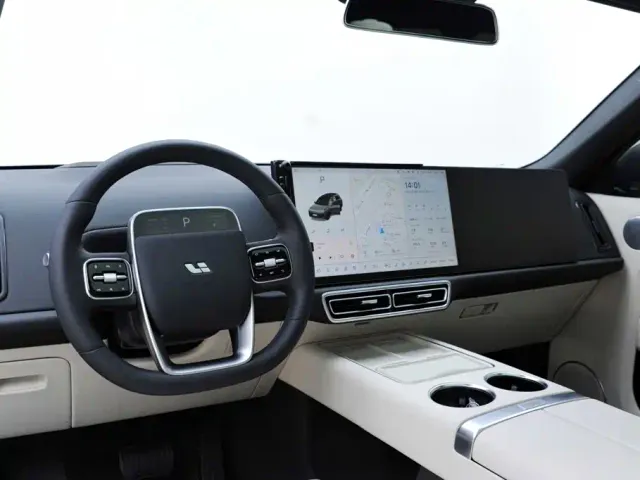 Li Auto L8 — Фото автомобиля 6