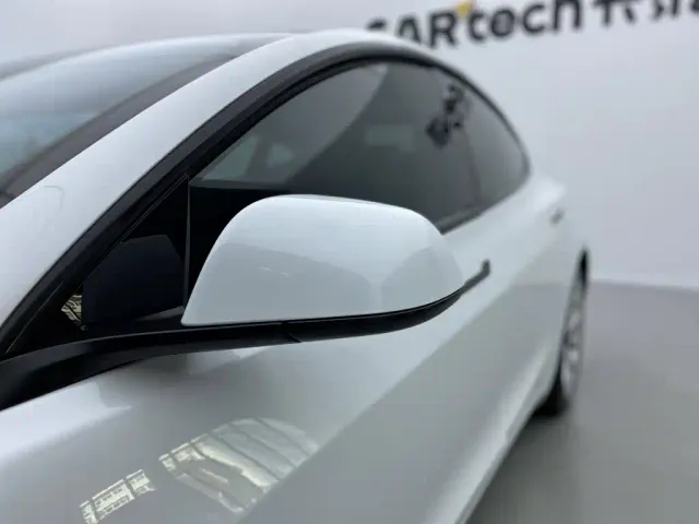 Tesla Model 3 — Фото автомобиля 12