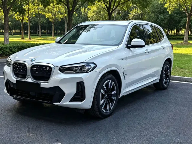 Фотография автомобиля — BMW iX3