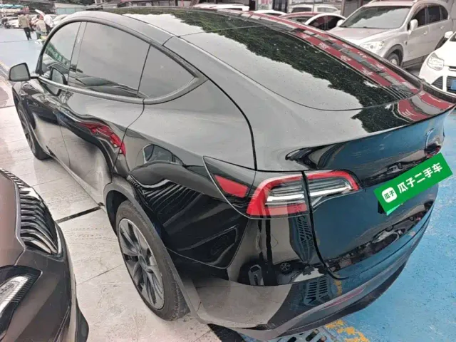 Tesla Model Y — Фото автомобиля 4