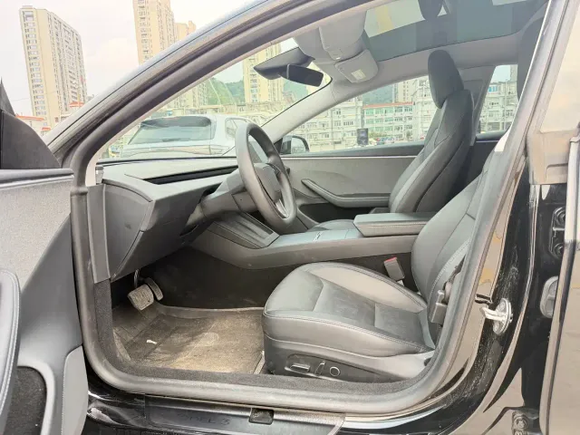Tesla Model 3 — Фото автомобиля 6