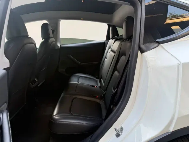 Tesla Model Y — Фото автомобиля 13