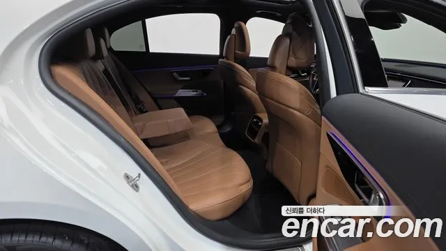 Mercedes-Benz E-Class — Фото автомобиля 4