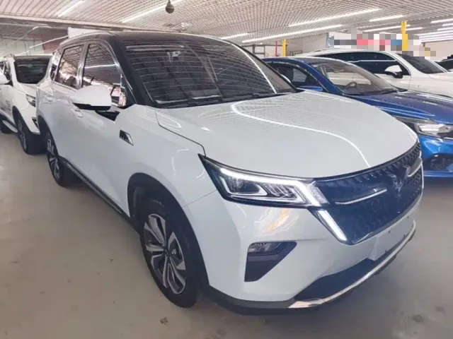Wuling Asta — Фото автомобиля 3
