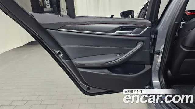 BMW 5 Series G30 — Фото автомобиля 14